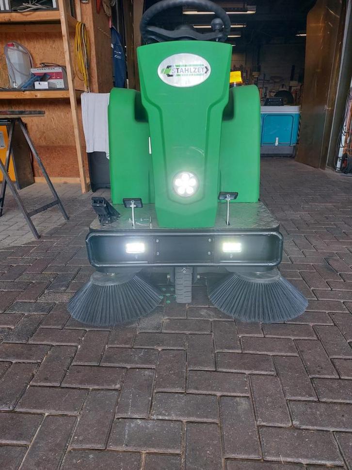 Elektrische veegmachine stahlzet germany 2025, Tuin en Terras, Veegmachines, Ophalen