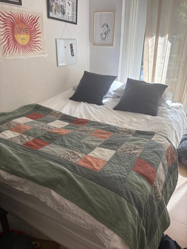 Ikea bed and mattress, Huis en Inrichting, Ophalen, Zo goed als nieuw, Tweepersoons, 140 cm