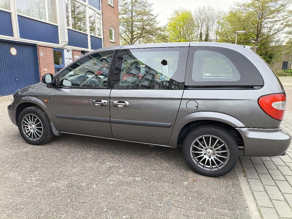 Chrysler Voyager 3.3 I AUT 2006 Grijs 100940km UNIEK, 3301 cc, 450 kg, 120 €/maand, Origineel Nederlands