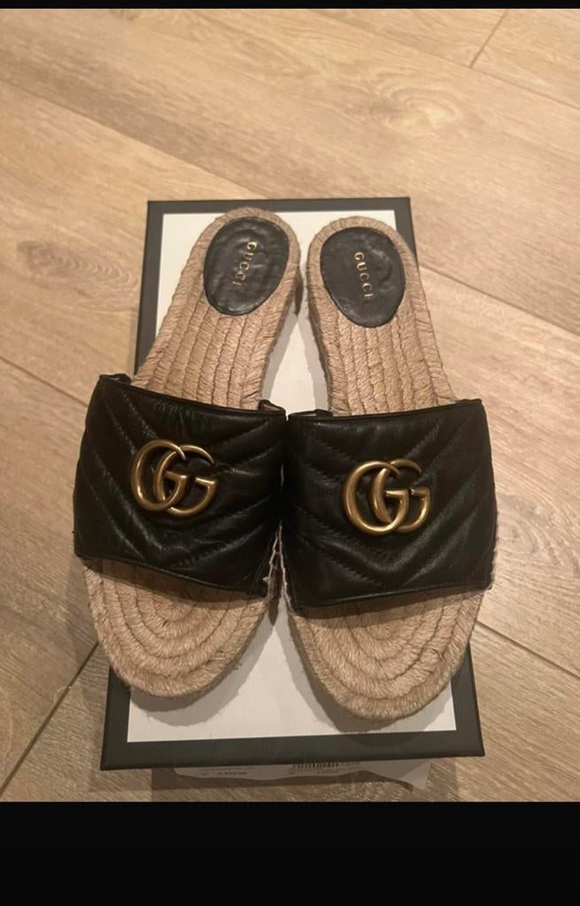 Gucci marmont slippers espadrille mt 39 zo goed als nieuw., Slippers, Zwart, Ophalen of Verzenden, Zo goed als nieuw