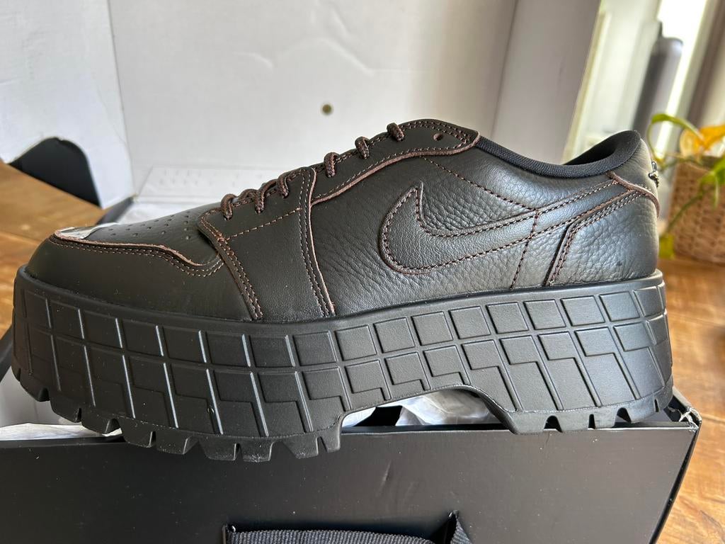 Tekoop Air Jordan, k-swiss, SWC, dr Martens allen nieuw !, Ophalen of Verzenden, Nieuw, Overige kleuren, Veterschoenen