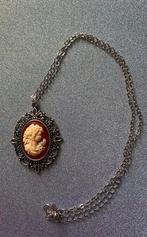 Mooie ketting met rode camee hanger, Ophalen of Verzenden, Nieuw, Zilver, Overige materialen