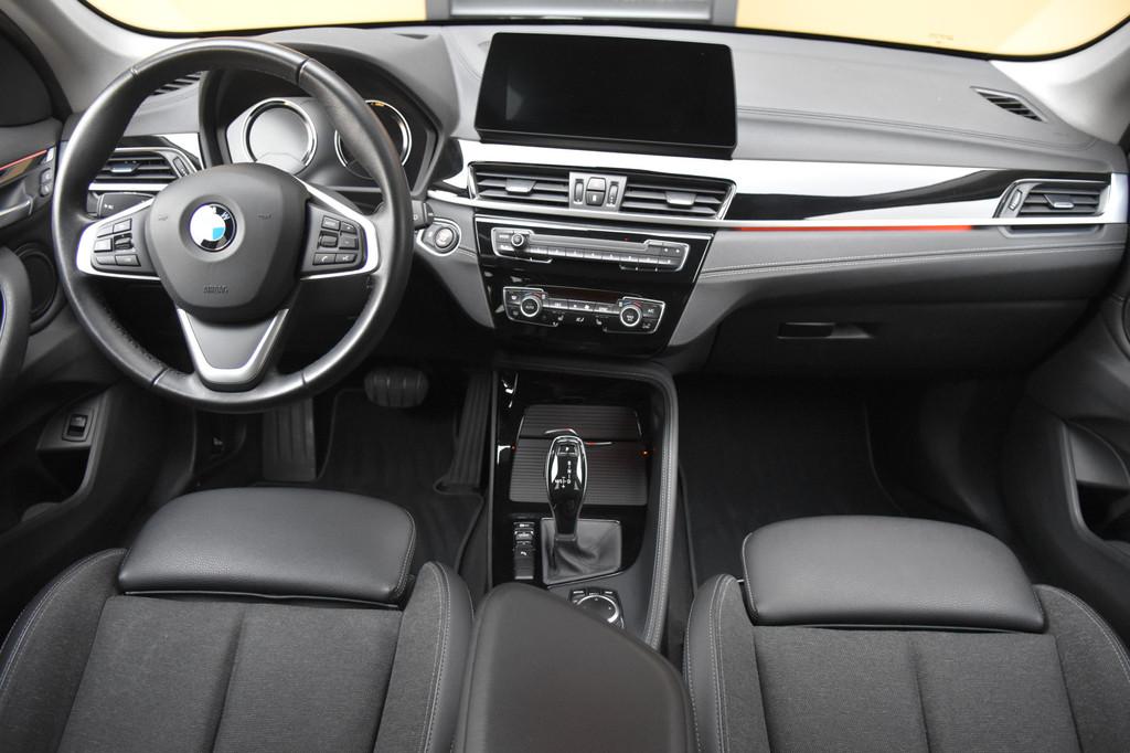 BMW X1 sDrive20i * Sportstoelen * Trekhaak * Sportline * LED, Auto's, BMW, 1998 cc, Stof, Met garantie (alle), Bedrijf