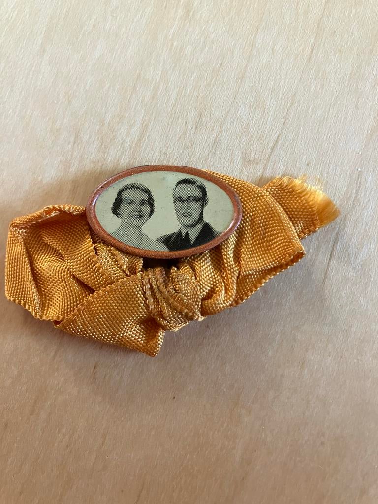 Koningshuis: Jubileumspeldje Juliana en Bernhard, Overige materialen, Gebruikt, Minder dan 4 cm, Oranje