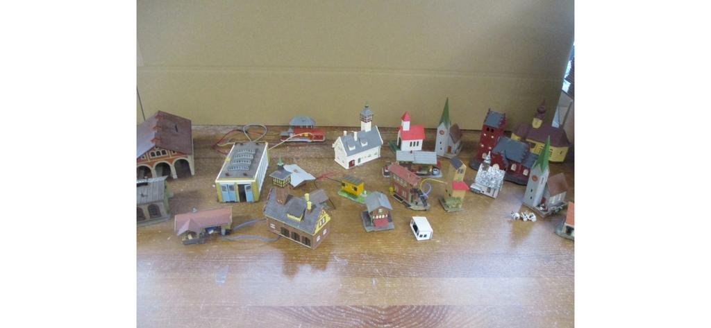 Partij huisjes gebouwd, Hobby en Vrije tijd, Modeltreinen | N-Spoor, Overige merken, B, Gebruikt, A