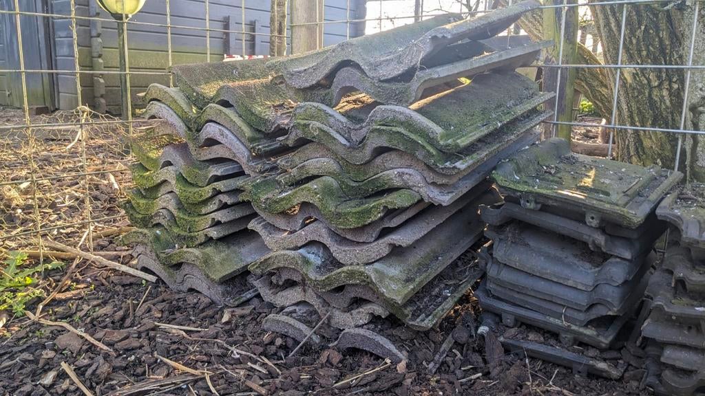 Gebruikte dakpannen, 24 stuks, Doe-het-zelf en Verbouw, Dakpannen en Dakbedekking, Ophalen, Gebruikt, Steen of Klei, Minder dan 5 m²