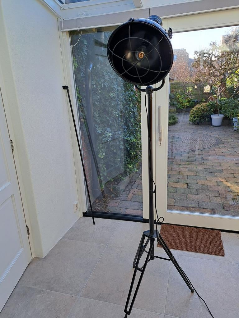 Zwarte industriele staande lamp, Huis en Inrichting, Ophalen, 150 tot 200 cm