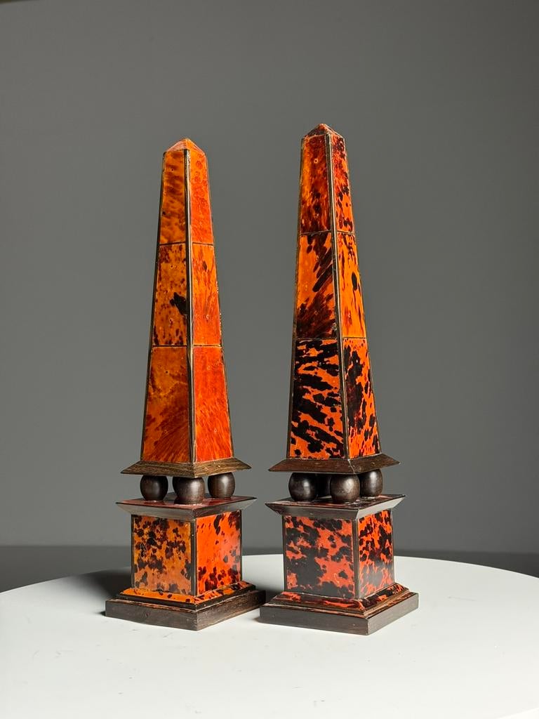 2x Obelisk Tortoise antiek
