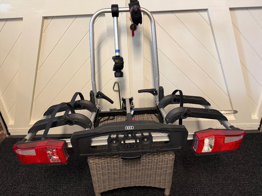 Uebler fietsendrager P22 S, Auto diversen, Fietsendragers, Zo goed als nieuw, Trekhaakdrager, 2 fietsen, Brede banden, Elektrische fiets