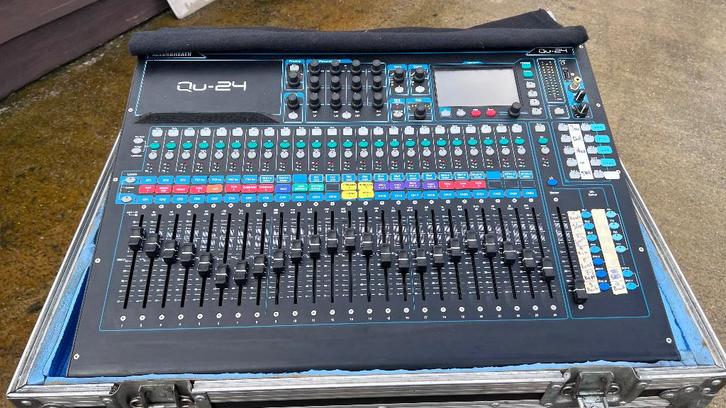 Allen & Heath QU-24, Muziek en Instrumenten, Mengpanelen, Gebruikt, 20 kanalen of meer, Microfooningang, Ophalen