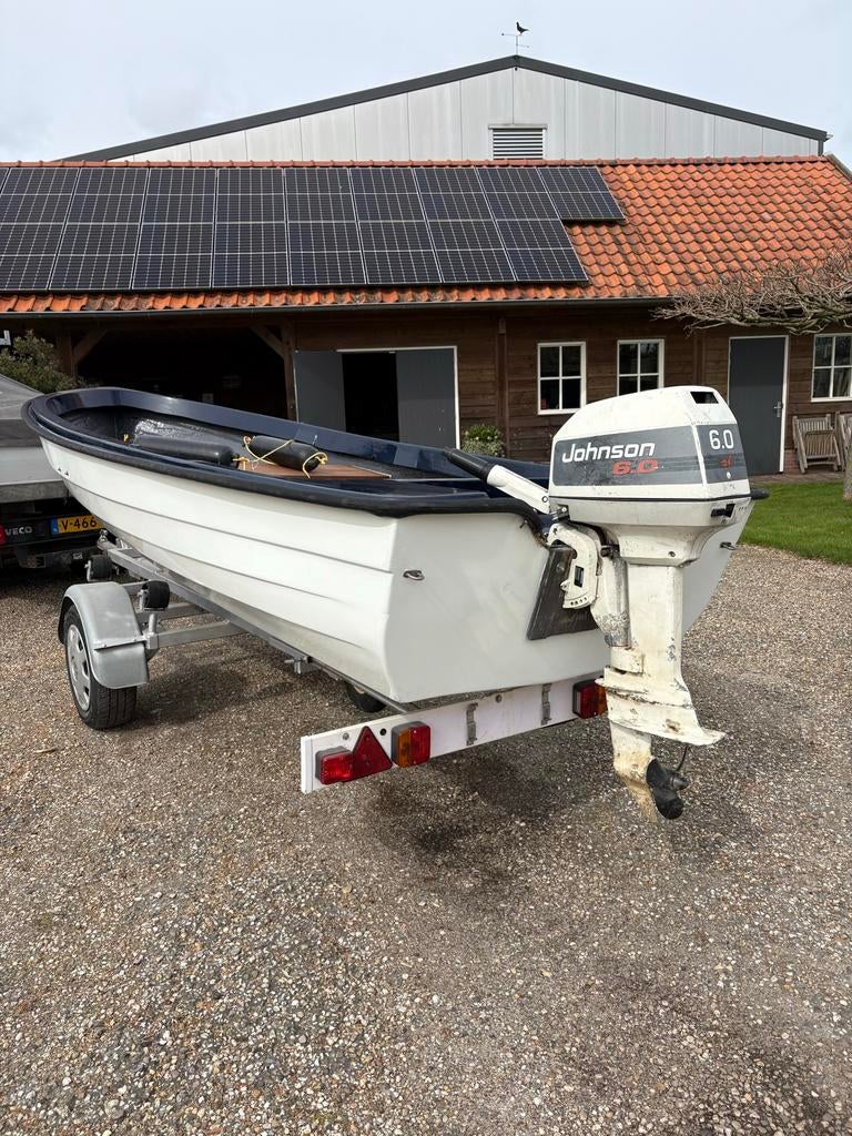 Boot met Johnson 6.0 buitenboordmotor, Gebruikt, Ophalen of Verzenden, Minder dan 10 pk, Tot 6 meter