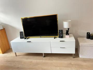 Tv meubel beschikbaar voor biedingen