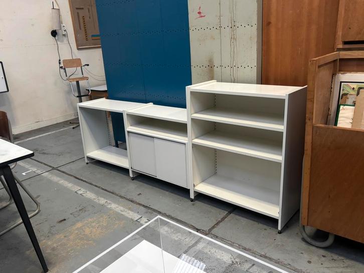 Vintage Gispen 5600 dressoir, Huis en Inrichting, Kasten | Dressoirs, Gebruikt, 200 cm of meer, 25 tot 50 cm, Met deur(en), Met plank(en)