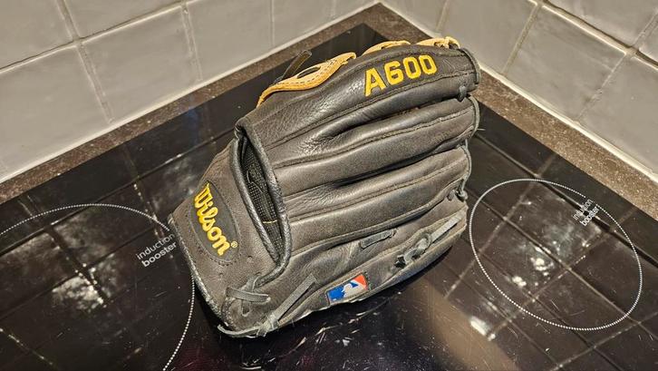 Wilson A600 11 inch honkbalhandschoen - Linkshandig, Sport en Fitness, Honkbal en Softbal, Zo goed als nieuw, Handschoen, Honkbal