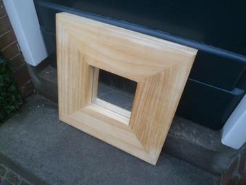 SPIEGEL houten lijst vierkant 50 x 50 cm. wandspiegel hout beschikbaar voor biedingen