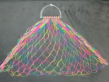 Handgeknoopt regenboog tasje: "Fantasy LHBTI" beschikbaar voor biedingen