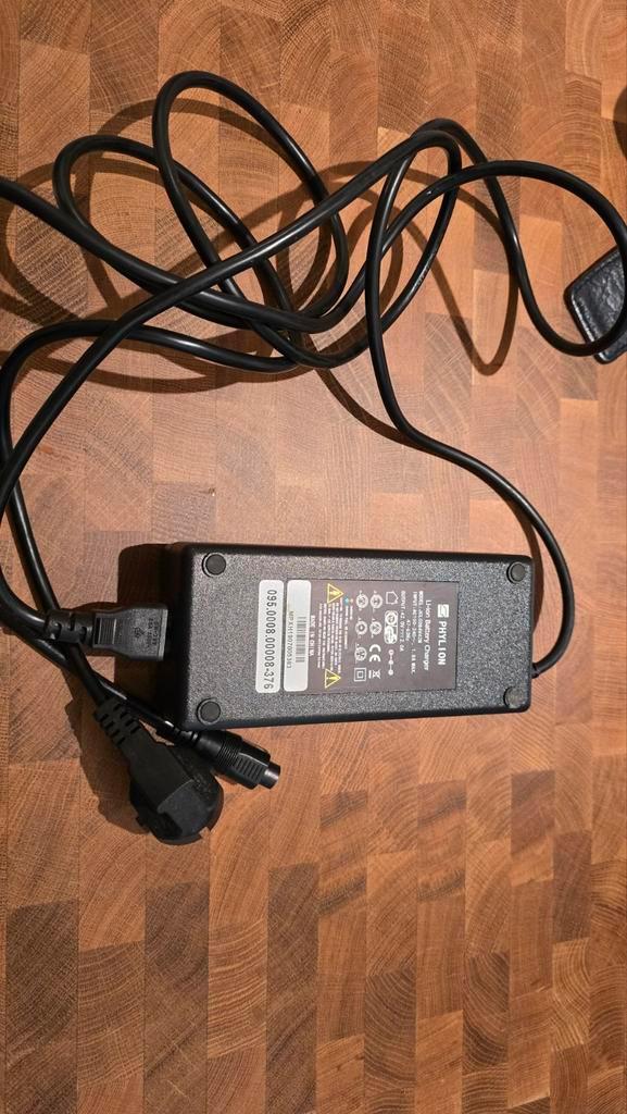 Cortina Fiets Accu Lader 42V 2A, Fietsen en Brommers, Fietsaccessoires | Fietsaccu's, Gebruikt, Ophalen