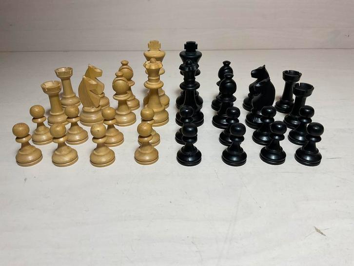 Staunton schaakstukken de koning meet ca 80 mm, Hobby en Vrije tijd, Gezelschapsspellen | Bordspellen, Gebruikt, Ophalen of Verzenden