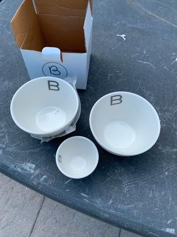 3 splinternieuwe schaaltjes beschikbaar voor biedingen