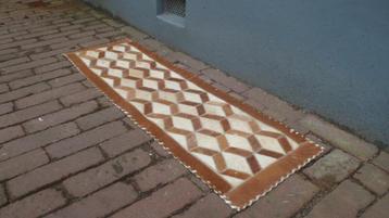 Tafelloper loper patchwork van koeienhuid beschikbaar voor biedingen