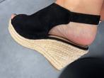 NIEUW zwarte Queen Vivi peep toe sleehak sandalen maat 39, Zwart, Queen Vivi, Zo goed als nieuw, Sandalen of Muiltjes