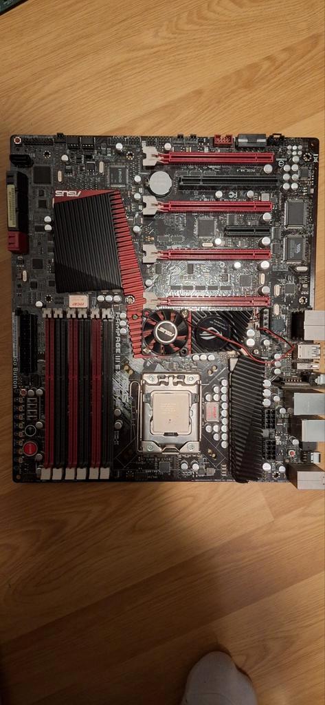 Asus Rampage III Extreme Moederbord - Inclusief Intel I7, Computers en Software, Moederborden, Gebruikt, Intel, DDR3, Ophalen of Verzenden