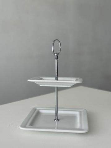 Etagère wit, drie verschillende soorten  beschikbaar voor biedingen