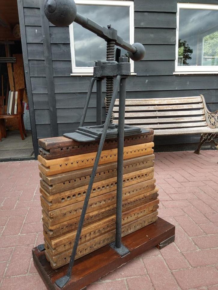 Antieke sigarenpers met 8 originele mallen, Antiek en Kunst, Antiek | Gereedschap en Instrumenten, Ophalen