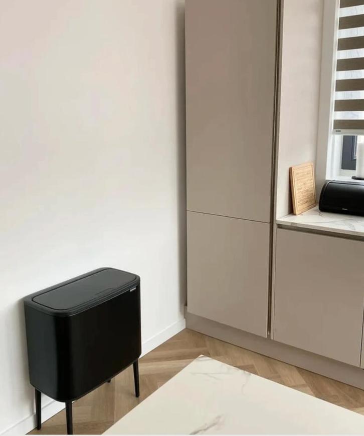 Brabantia bo touch bin luieremmer prullenbak op pootjes, Huis en Inrichting, Woonaccessoires | Prullenbakken, Gebruikt, Rvs, 50 tot 75 cm