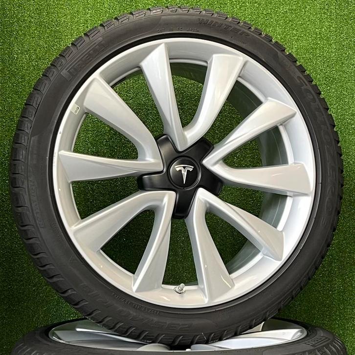 Originele 19 inch Tesla velgen met winterbanden Model 3, Auto-onderdelen, Banden en Velgen, Banden en Velgen, Winterbanden, 19 inch