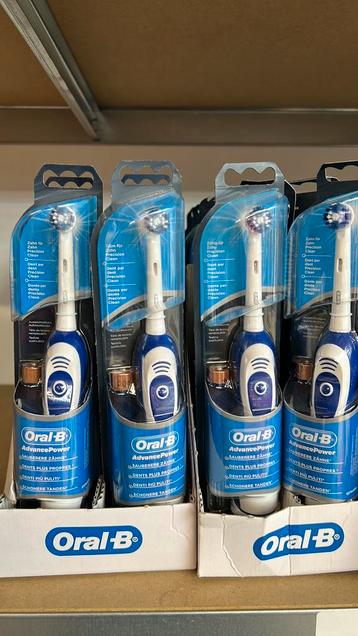 Partij 40 stuks oral-b elektrische tandeborstels beschikbaar voor biedingen