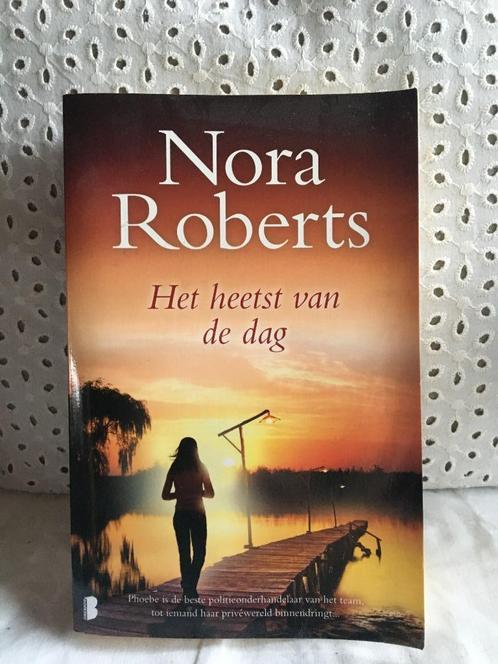 Het heetst van de dag - Nora Roberts, Boeken, Thrillers, Zo goed als nieuw, Nederland, Ophalen of Verzenden