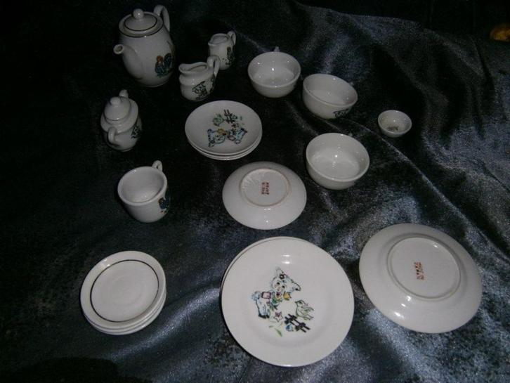 Kinder Servies , 20 delig , made in Japan , vintage uit 1968, Huis en Inrichting, Keuken | Servies, Gebruikt, Compleet servies