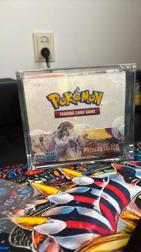 Paldea evolved booster box, Hobby en Vrije tijd, Verzamelkaartspellen | Pokémon, Nieuw, Boosterbox, Ophalen of Verzenden