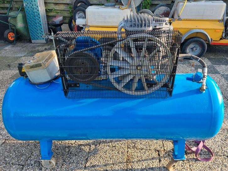 ABAC 7.5 Pk op 500 liter tank, Doe-het-zelf en Verbouw, Compressors, Zo goed als nieuw, 6 tot 10 bar, 100 liter of meer, 800 liter/min of meer