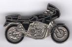Trelli zwart email op zilverkleurig motor broche ( F_227 ), Verzamelen, Speldjes, Pins en Buttons, Verzenden, Zo goed als nieuw