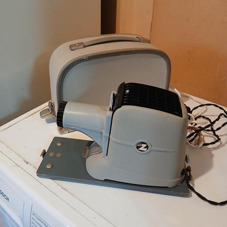 Gratis Zettolux Diaprojector - Vintage, Audio, Tv en Foto, Diaprojectors, Gebruikt, Ophalen of Verzenden