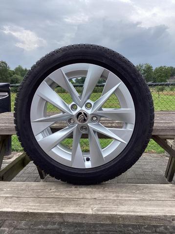 17” Skoda Octavia met Pirelli ❄️banden 205-55-17 met 4x8 mm beschikbaar voor biedingen