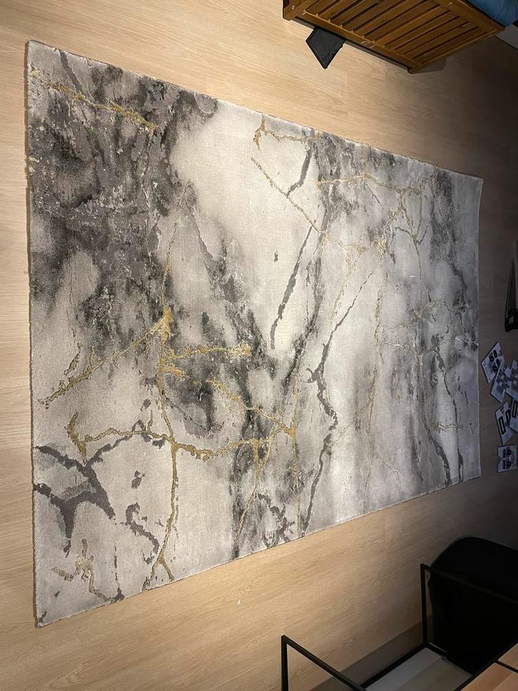 Mooi Rechthoekig Tapijt - marmerlook/grijs, Huis en Inrichting, Stoffering | Tapijten en Kleden, Gebruikt, 150 tot 200 cm, 200 cm of meer