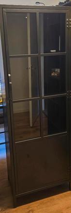 Zwarte metalen (vitrine) kast met ruitjes, Huis en Inrichting, Ophalen, Gebruikt, 25 tot 50 cm, 50 tot 100 cm