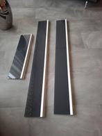 3 glazen wandplaten met blind RVS ophangsysteem, Ophalen