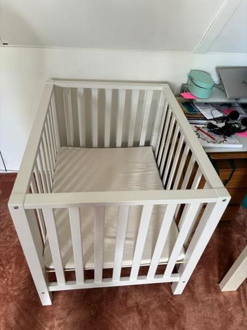 Verstelbare box met matras beschikbaar voor biedingen
