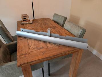 Grijze kabelgoot (105cm) beschikbaar voor biedingen
