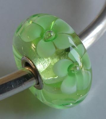 Trollbeads LICHTGROENE BLOEM beschikbaar voor biedingen