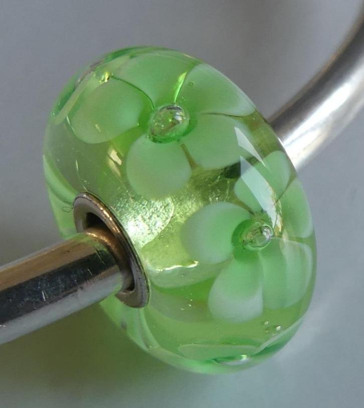 Trollbeads LICHTGROENE BLOEM, Sieraden, Tassen en Uiterlijk, Bedels, Zo goed als nieuw, Trollbeads, Glas of Kristal, 1 bedel, Verzenden