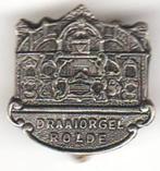 Draaiorgel Rolde dik metalen oud broche, Verzamelen, Speldjes, Pins en Buttons, Verzenden, Zo goed als nieuw, Transport