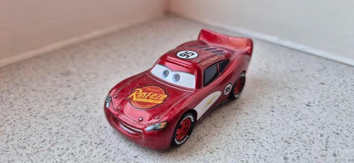 Disney Pixar Cars Radiator Springs Lightning McQueen, Kinderen en Baby's, Speelgoed | Speelgoedvoertuigen, Zo goed als nieuw, Ophalen of Verzenden