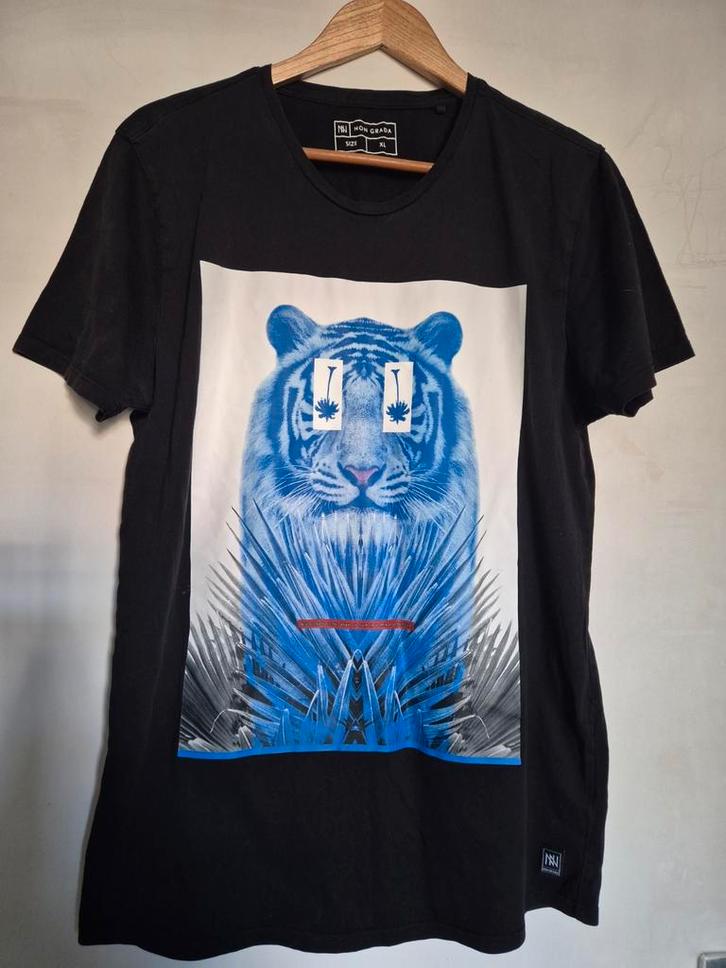 Non Grada T-shirt XL, Kleding | Heren, T-shirts, Zo goed als nieuw, Maat 56/58 (XL), Zwart, Ophalen of Verzenden