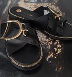 River Island slippers maat 40, zwart en goud, nieuwstaat, Slippers, Ophalen of Verzenden, Zo goed als nieuw, River Island