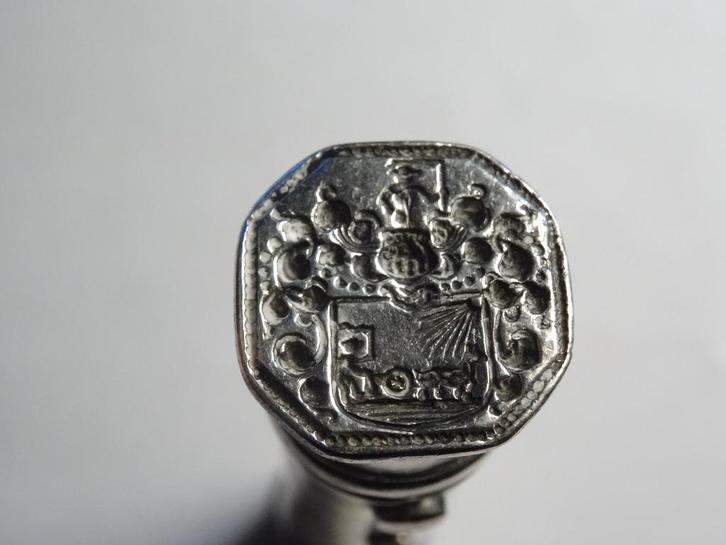 Lakkoker : zegelstempel van zilver 18de eeuw ( xxx) A'dam, Antiek en Kunst, Antiek | Goud en Zilver, Zilver, Verzenden
